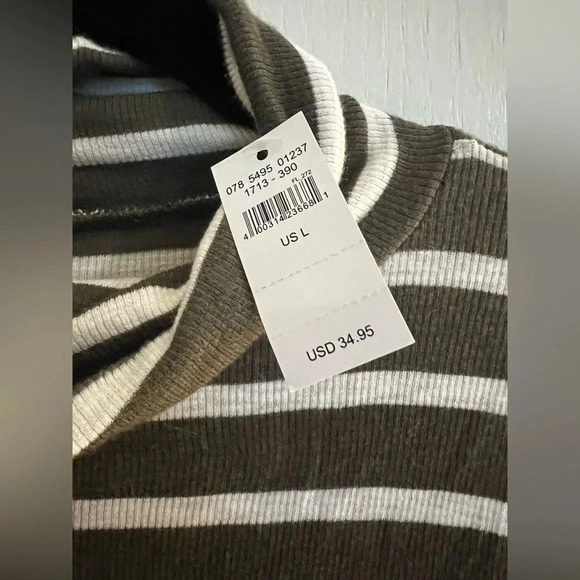 Aerie Real Soft Long sleeve shirt with a green and cream stripes size large - Picture 3 of 4